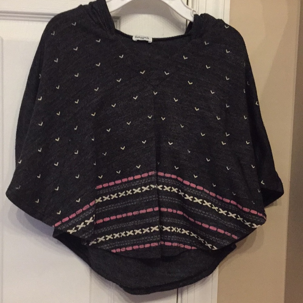 Splendid super soft hooded cape size 4/5